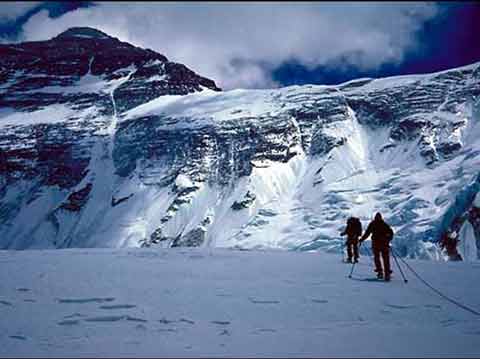 
Marty Hoey and Jim Wickwire heading rowards Everest North Face - Everest North Wall DVD
